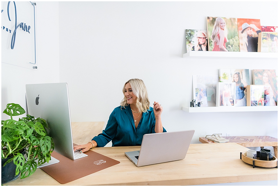 Creating an unforgettable client experience – Sarah Jane Photography is a senior photographer serving Bourbonnais & Chicagoland.