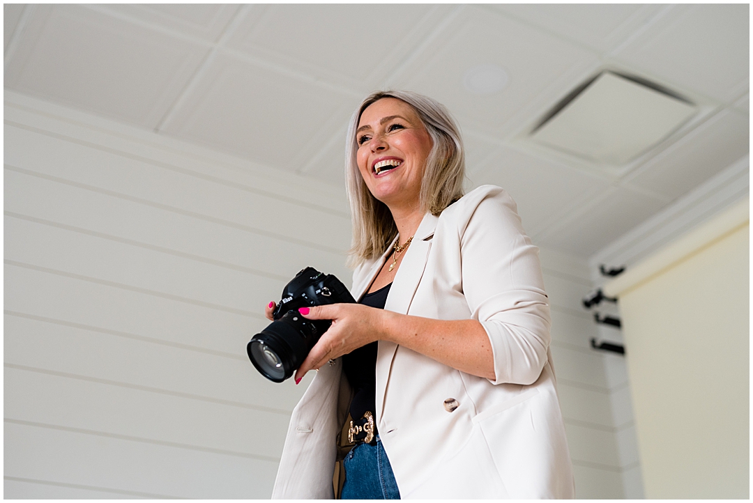How to build hype before your seniors even see their photos – Sarah Jane Photography is a senior photographer based in Bourbonnais, Illinois.