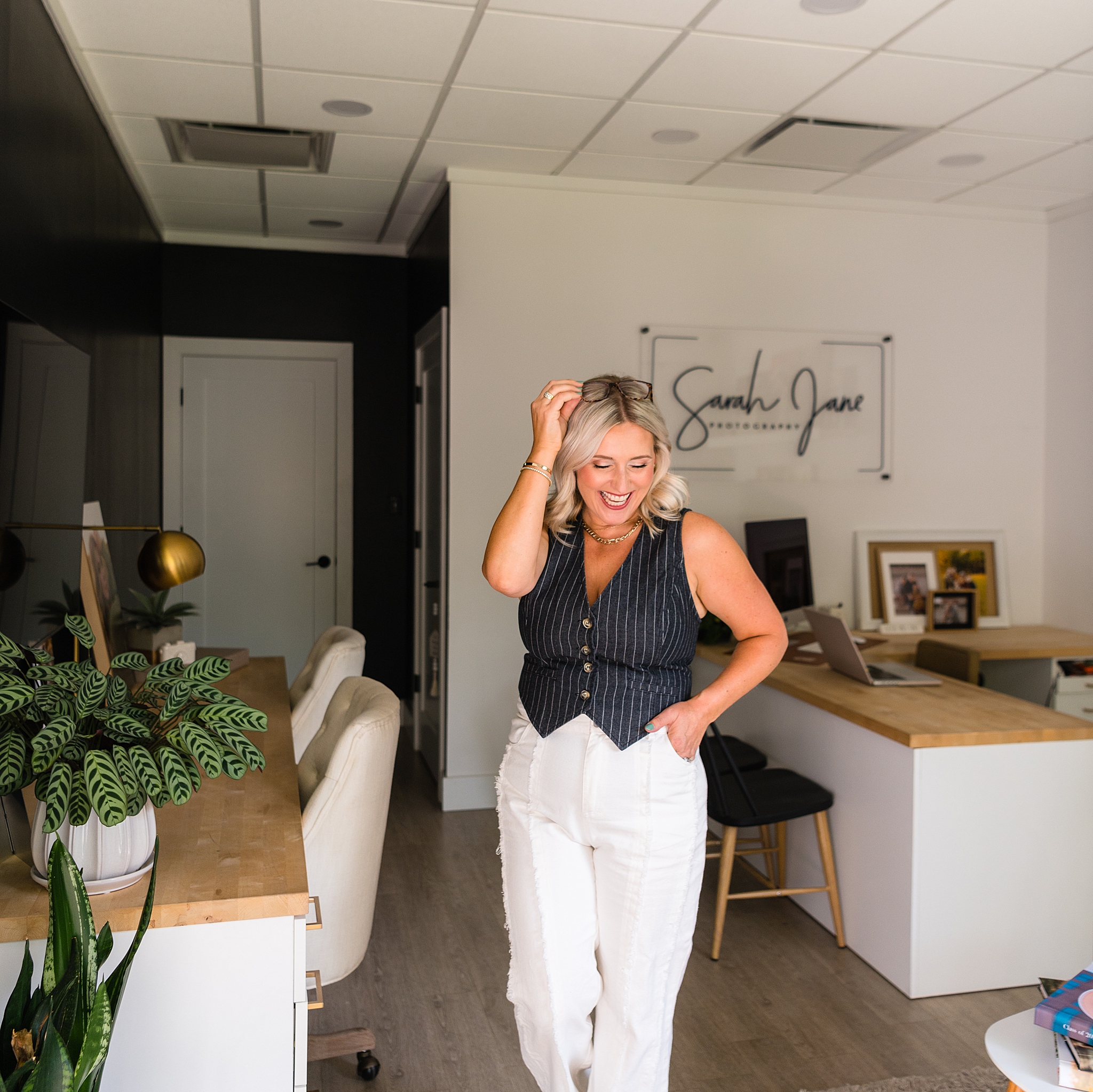 The magic of word-of-mouth referrals in your photography business – Sarah Jane Photography is a senior photographer based in Bourbonnais, IL.