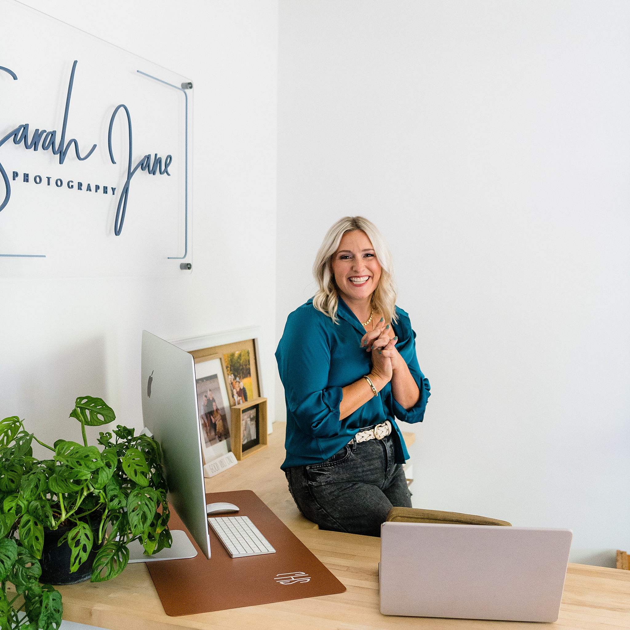 How to stand out in a saturated senior photography market – Sarah Jane Photography is a senior photographer based in Bourbonnais, Illinois.