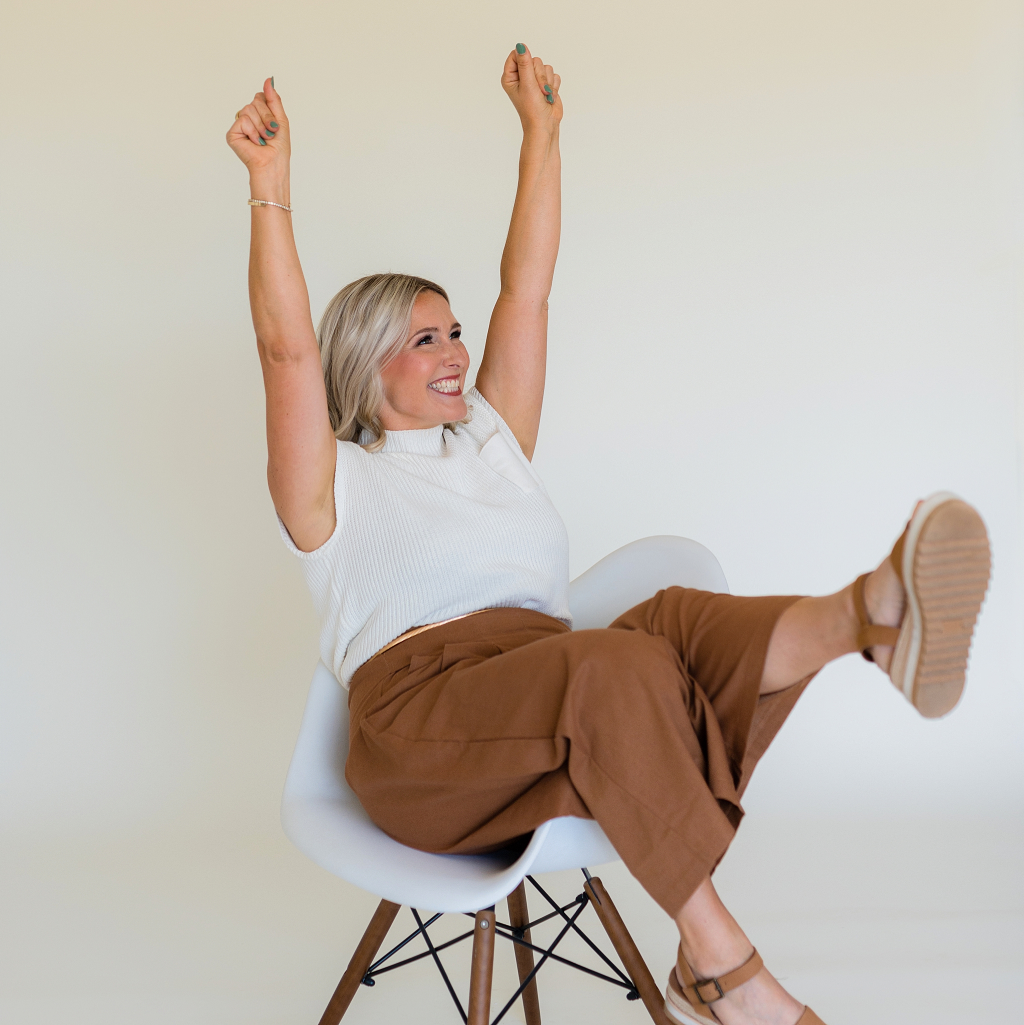Maximizing the chaos of busy season as a photographer – Sarah Jane Photography is a senior photographer serving Chicagoland and beyond.