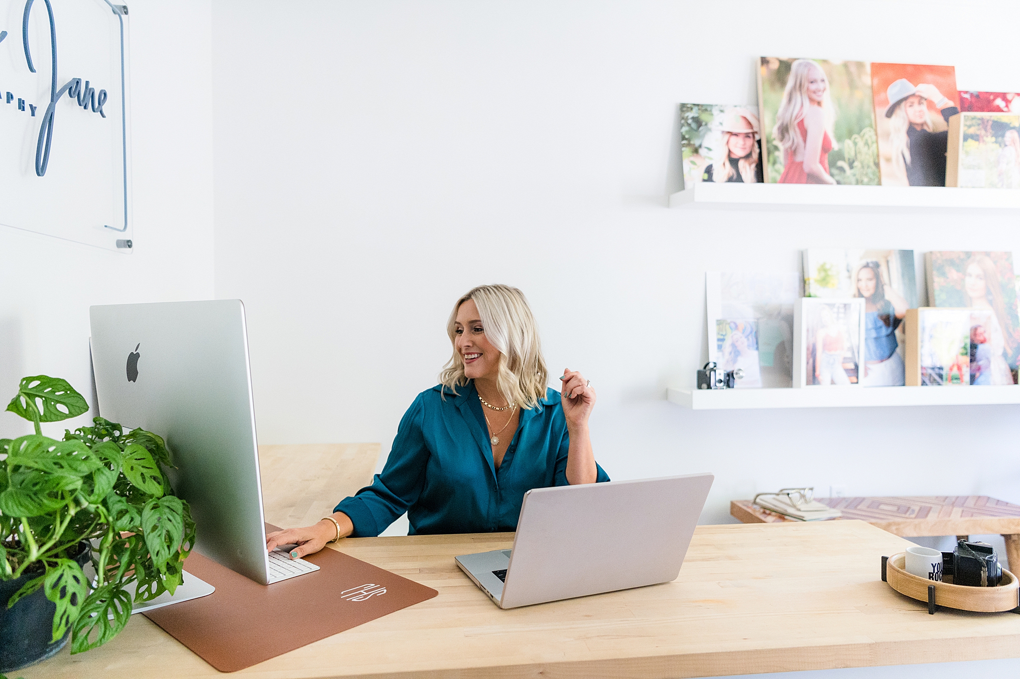 Turning happy clients into your biggest fans – Sarah Jane Photography is a senior photographer based in Bourbonnais, Illinois.