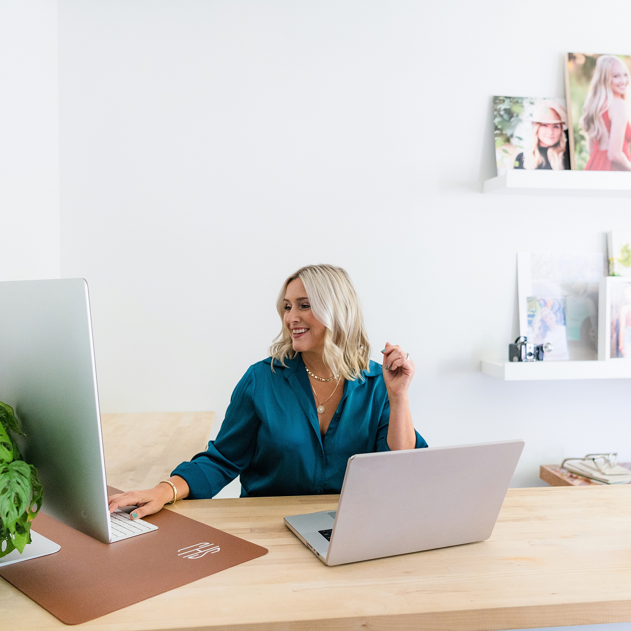 Turning happy clients into your biggest fans – Sarah Jane Photography is a senior photographer based in Bourbonnais, Illinois.