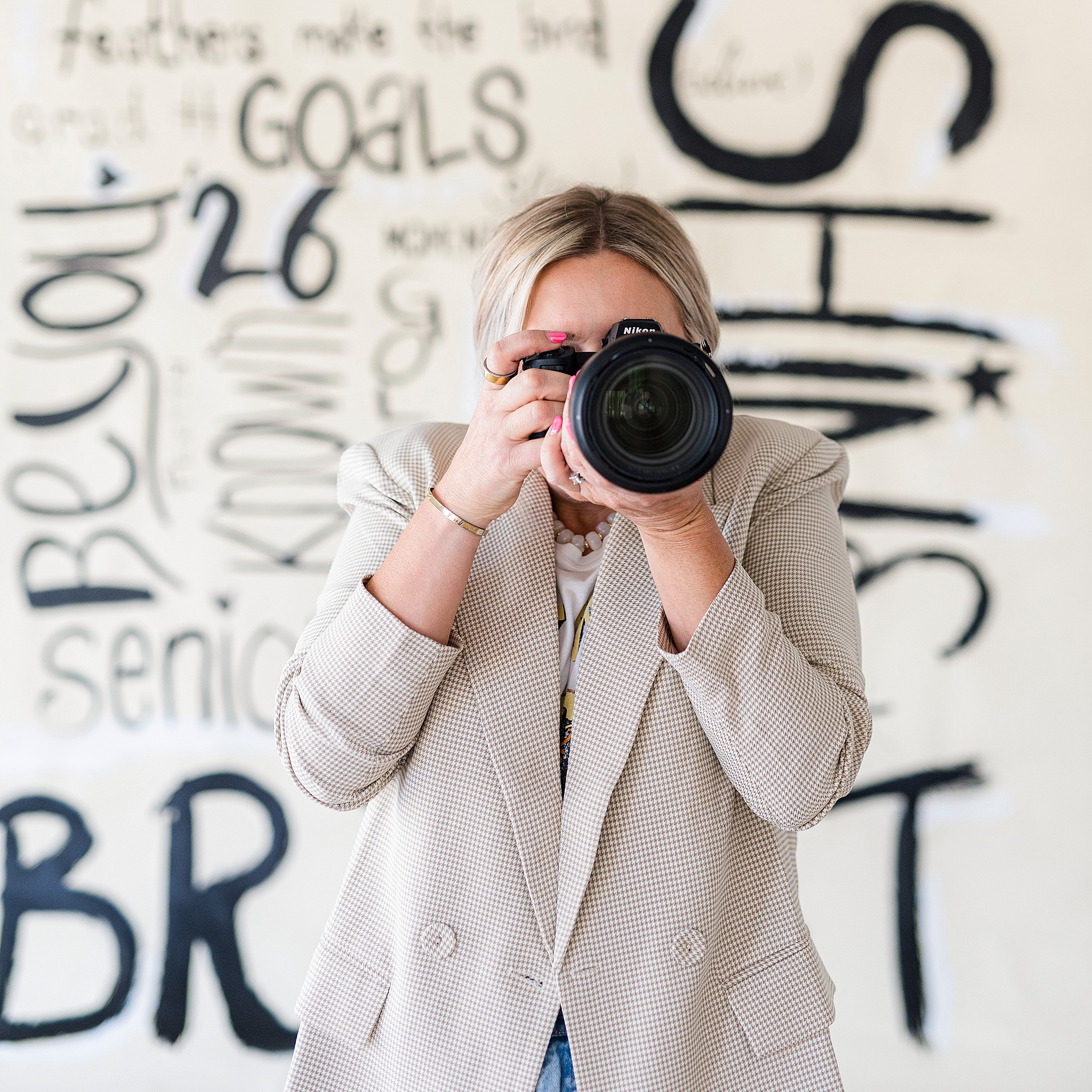 The power of storytelling in your photography business – Sarah Jane Photography is a senior photographer & educator based in Chicagoland.